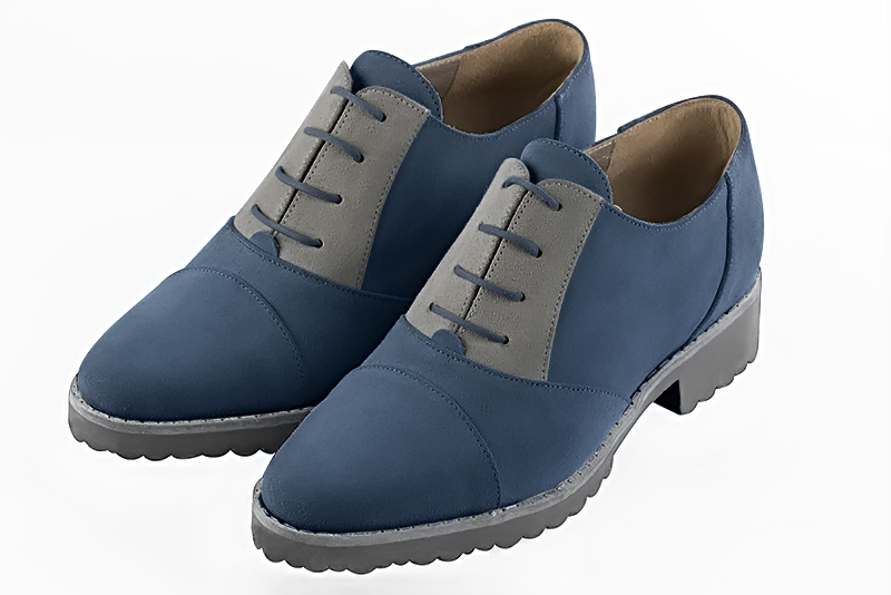 Denim blue and dove grey women's casual lace-up shoes. Round toe. Flat rubber soles. Front view - Florence KOOIJMAN